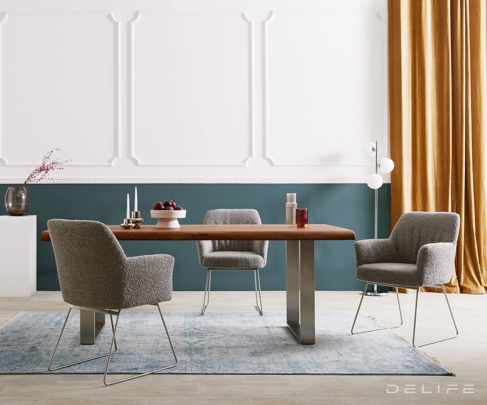 Blagovaonska stolica s rukonaslonom Xana, Materijal: Boucle