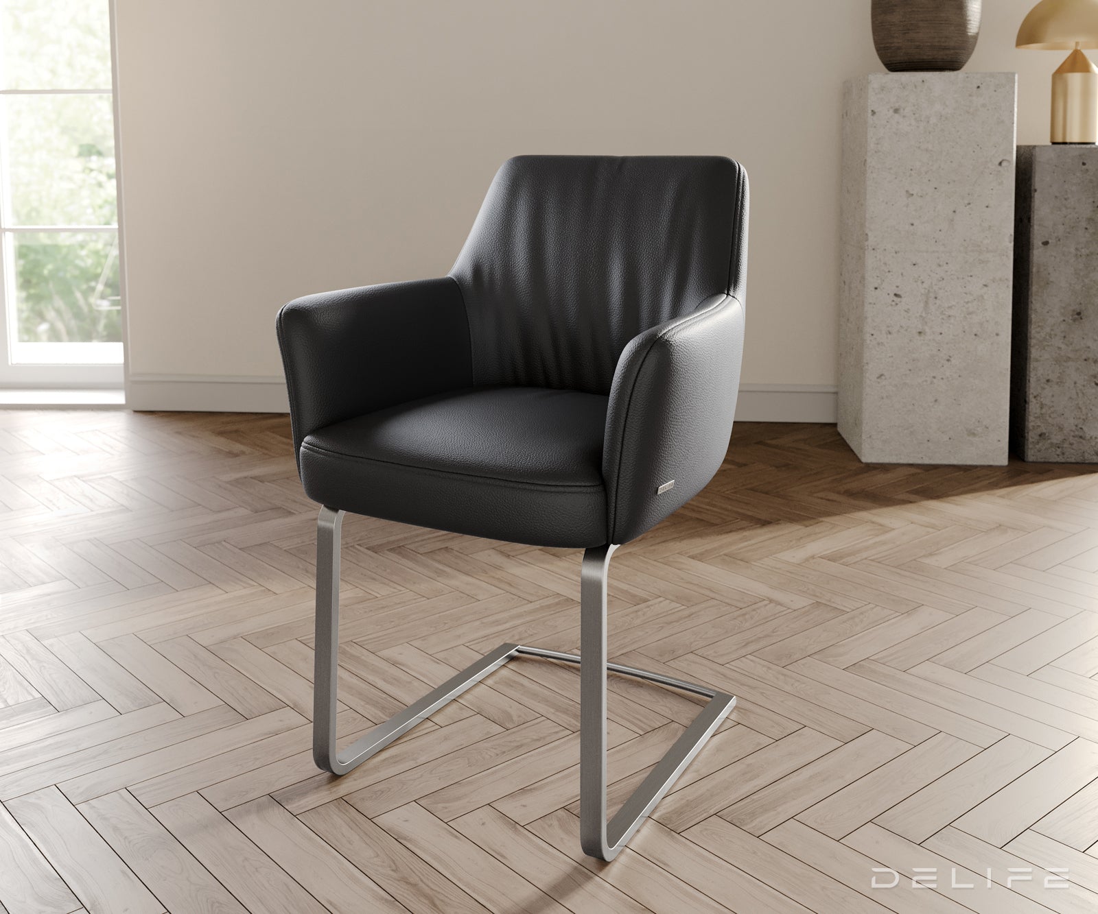 Blagovaonska stolica s rukonaslonom Xana, Materijal: koža