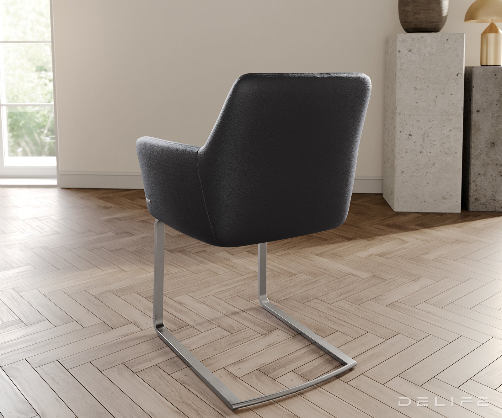 Blagovaonska stolica s rukonaslonom Xana, Materijal: koža