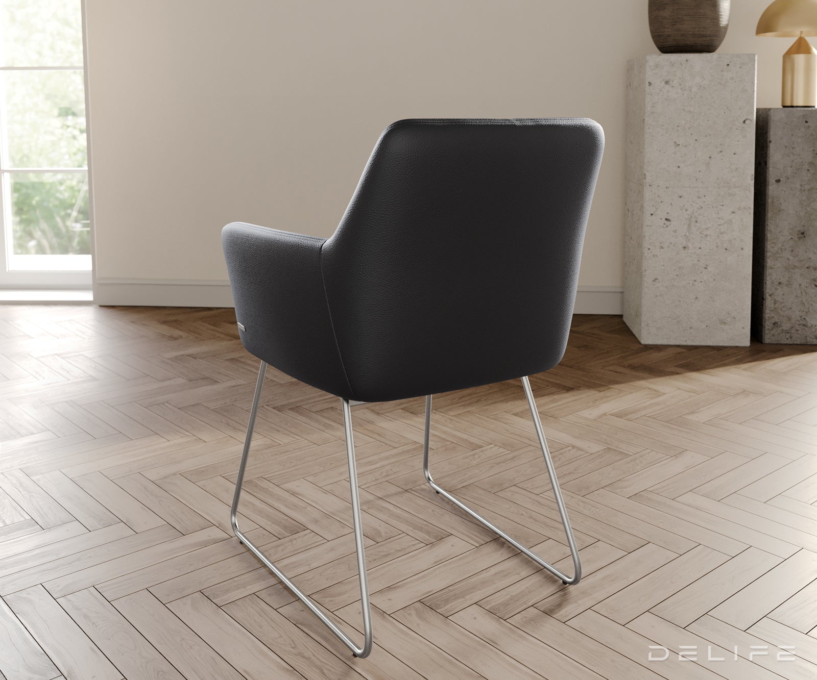 Blagovaonska stolica s rukonaslonom Xana, Materijal: koža