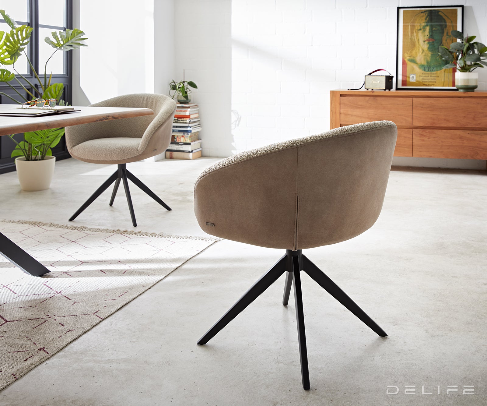 Blagovaonska stolica Vinka, Materijal: Boucle