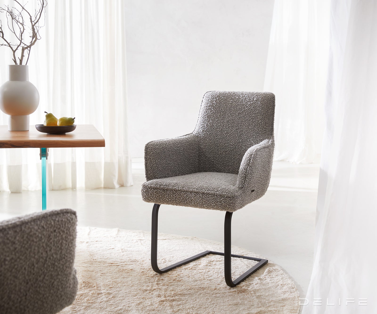 Blagovaonska stolica Heira S Rukonaslonom, Materijal: Boucle