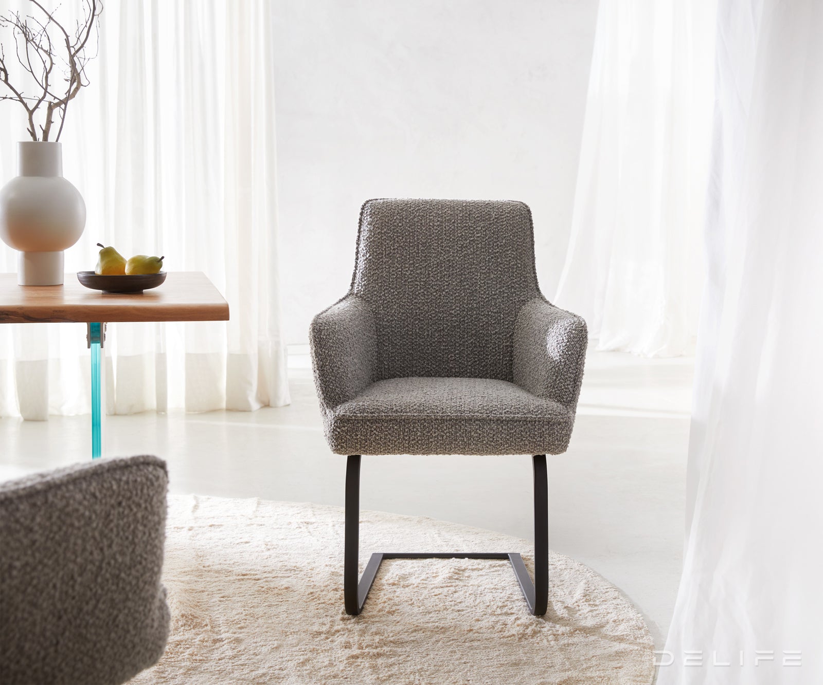 Blagovaonska stolica Heira S Rukonaslonom, Materijal: Boucle