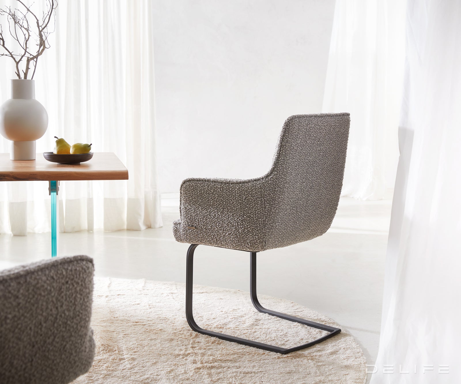 Blagovaonska stolica Heira S Rukonaslonom, Materijal: Boucle