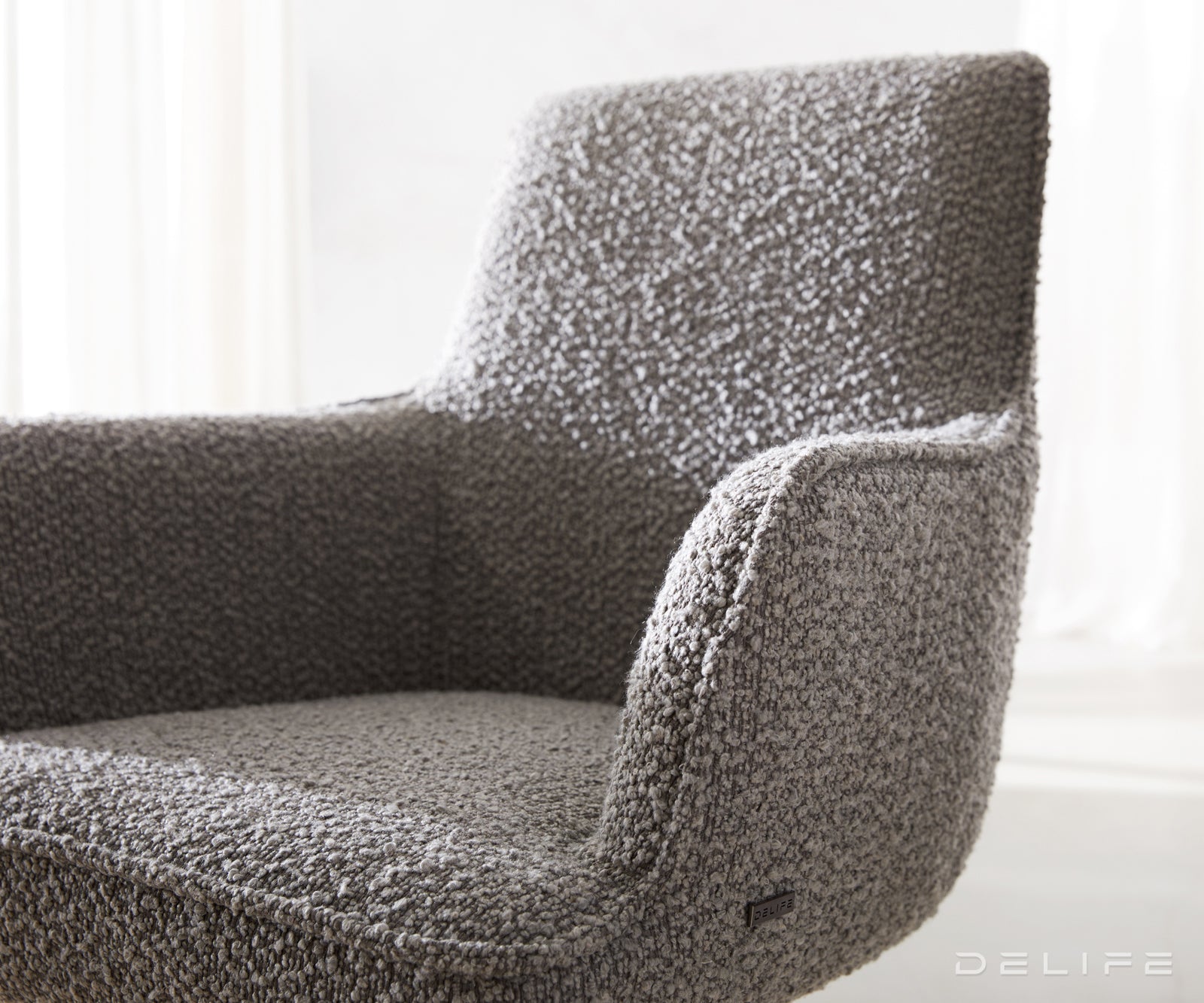 Blagovaonska stolica Heira S Rukonaslonom, Materijal: Boucle