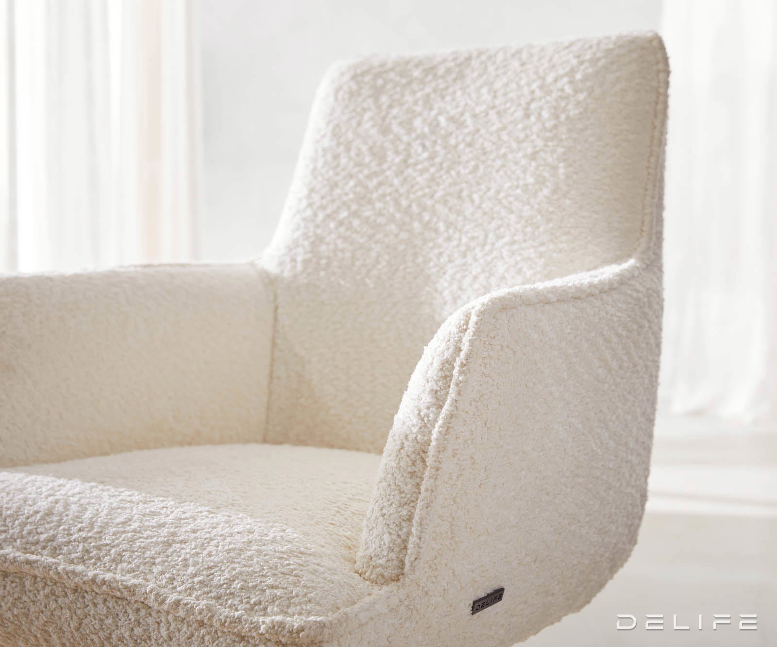 Blagovaonska stolica Heira S Rukonaslonom, Materijal: Boucle