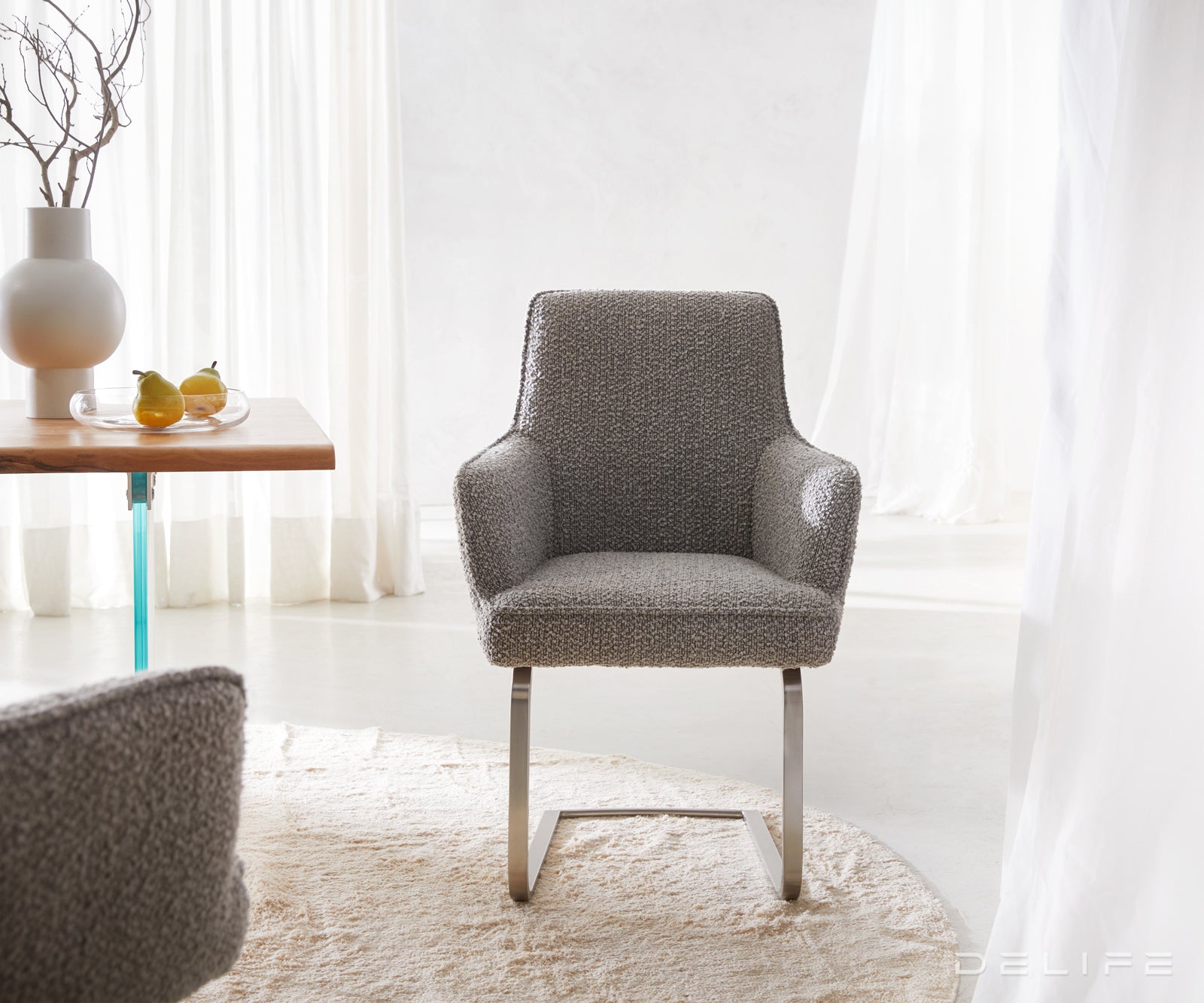 Blagovaonska stolica Heira S Rukonaslonom, Materijal: Boucle