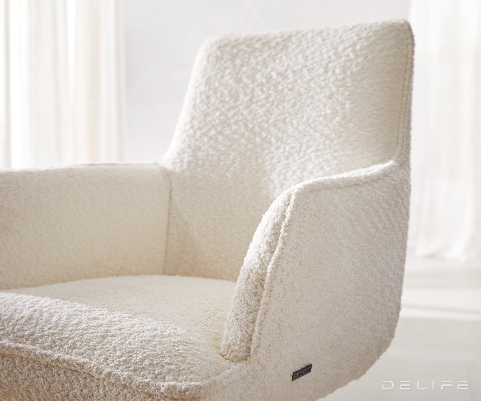 Blagovaonska stolica Heira S Rukonaslonom, Materijal: Boucle