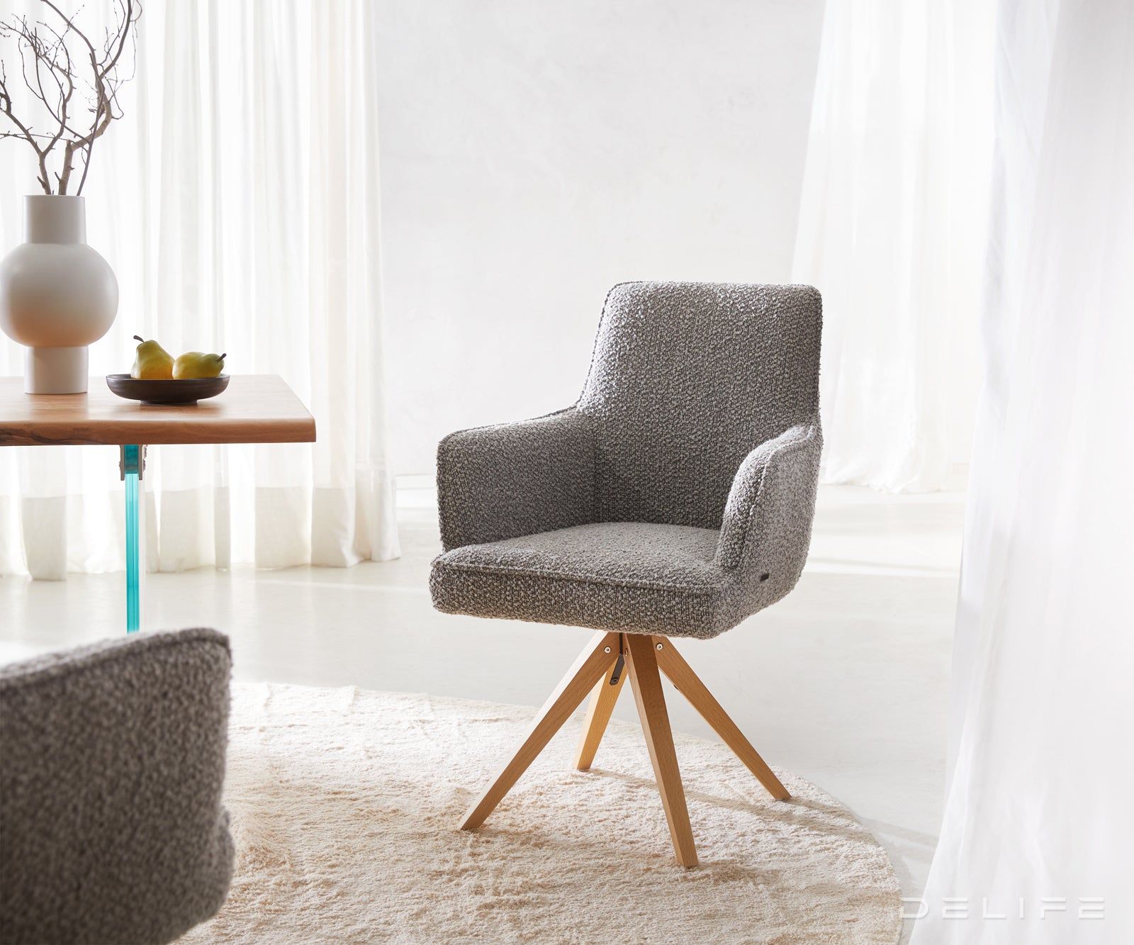 Blagovaonska stolica Heira S Rukonaslonom, Materijal: Boucle