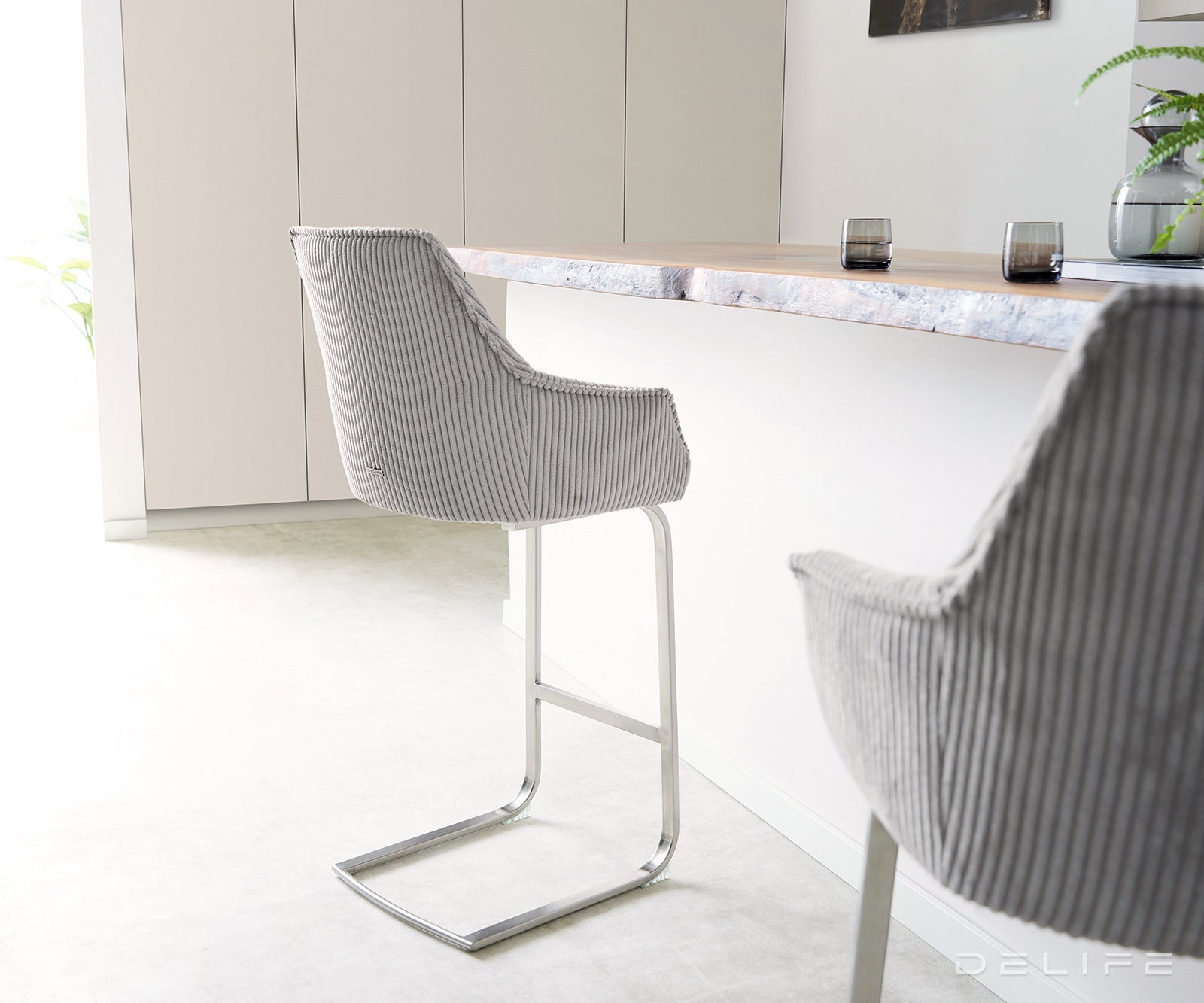 Barska stolica Alja Flex, Materijal: Rebrasta tkanina