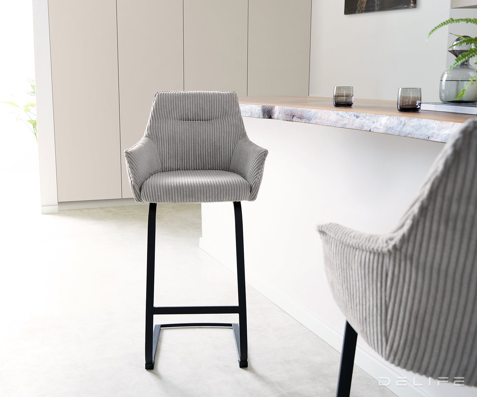 Barska stolica Alja Flex, Materijal: Rebrasta tkanina