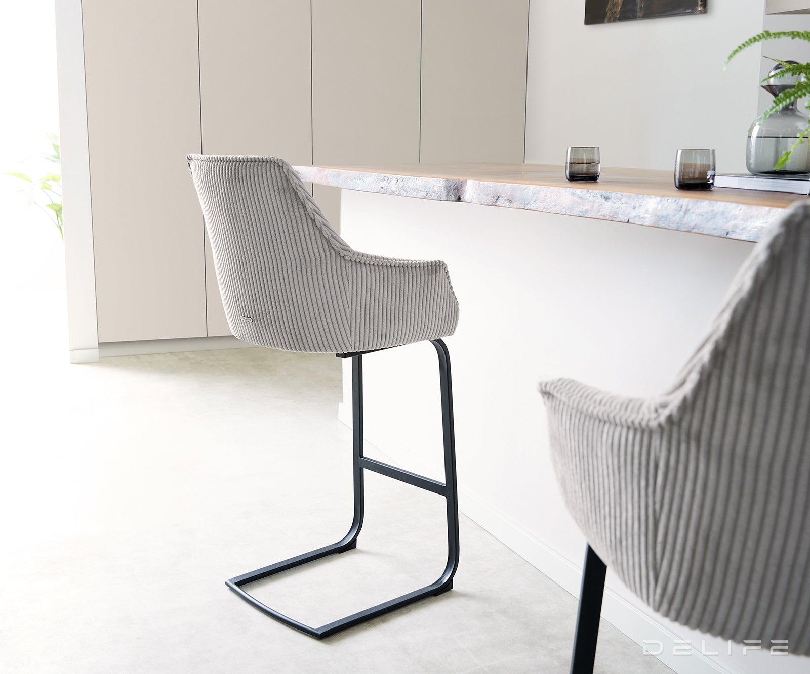 Barska stolica Alja Flex, Materijal: Rebrasta tkanina