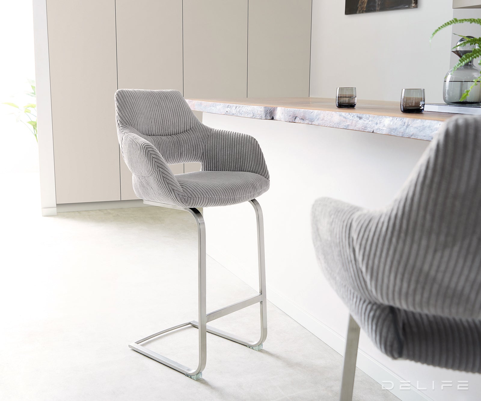 Barska stolica Yago Flex, Materijal: Rebrasta tkanina