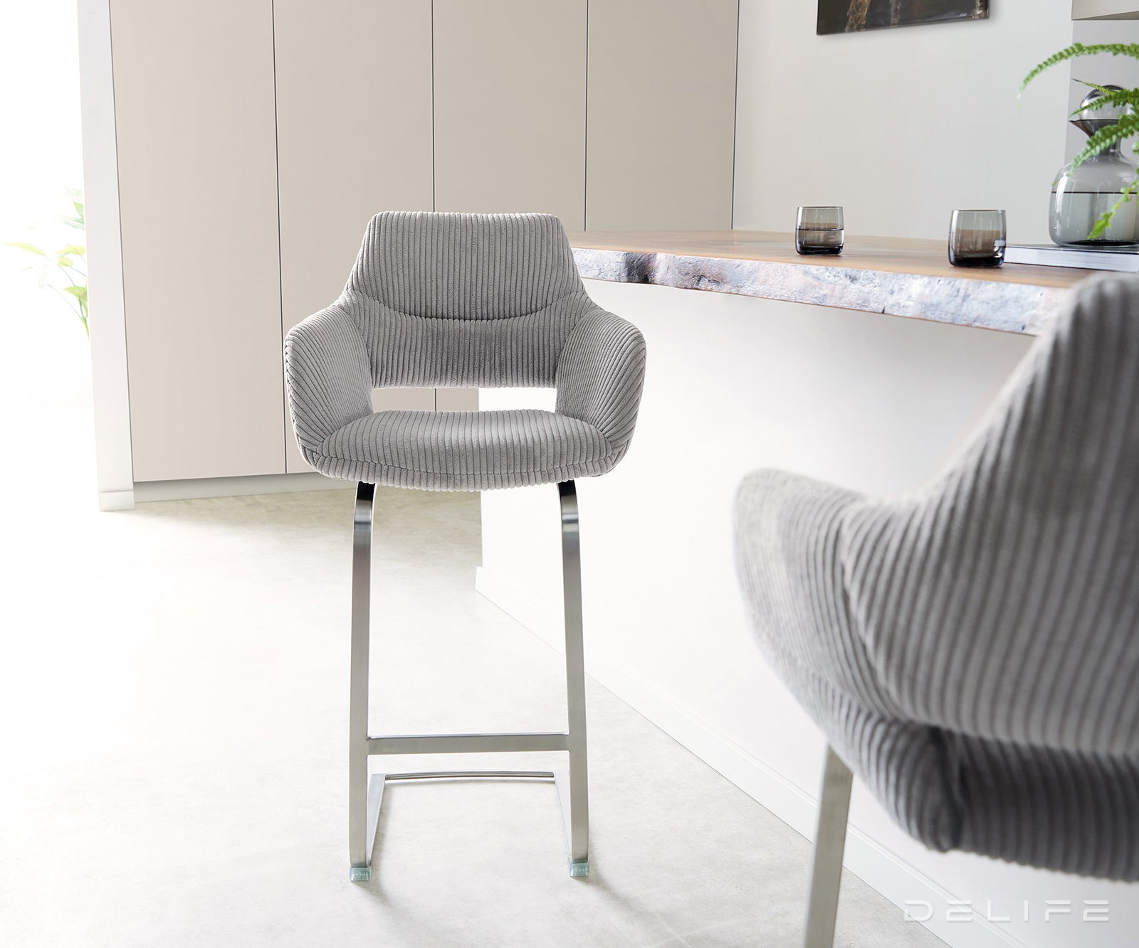 Barska stolica Yago Flex, Materijal: Rebrasta tkanina