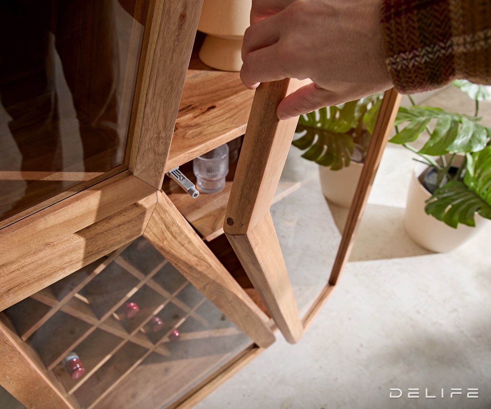 Vitrina Taza 75x213cm, Materijal: Bagrem