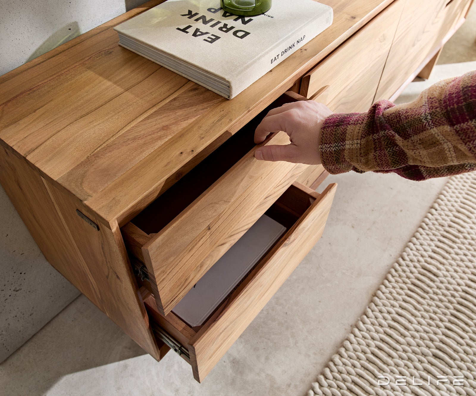 Komoda Elandor 175x35cm, Materijal: Bagrem