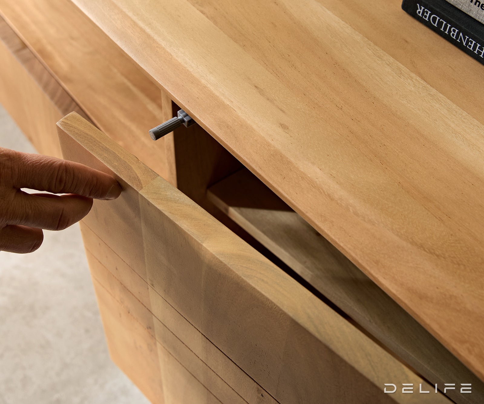 Komoda Nagaru 200 cm, Materijal: Bagrem