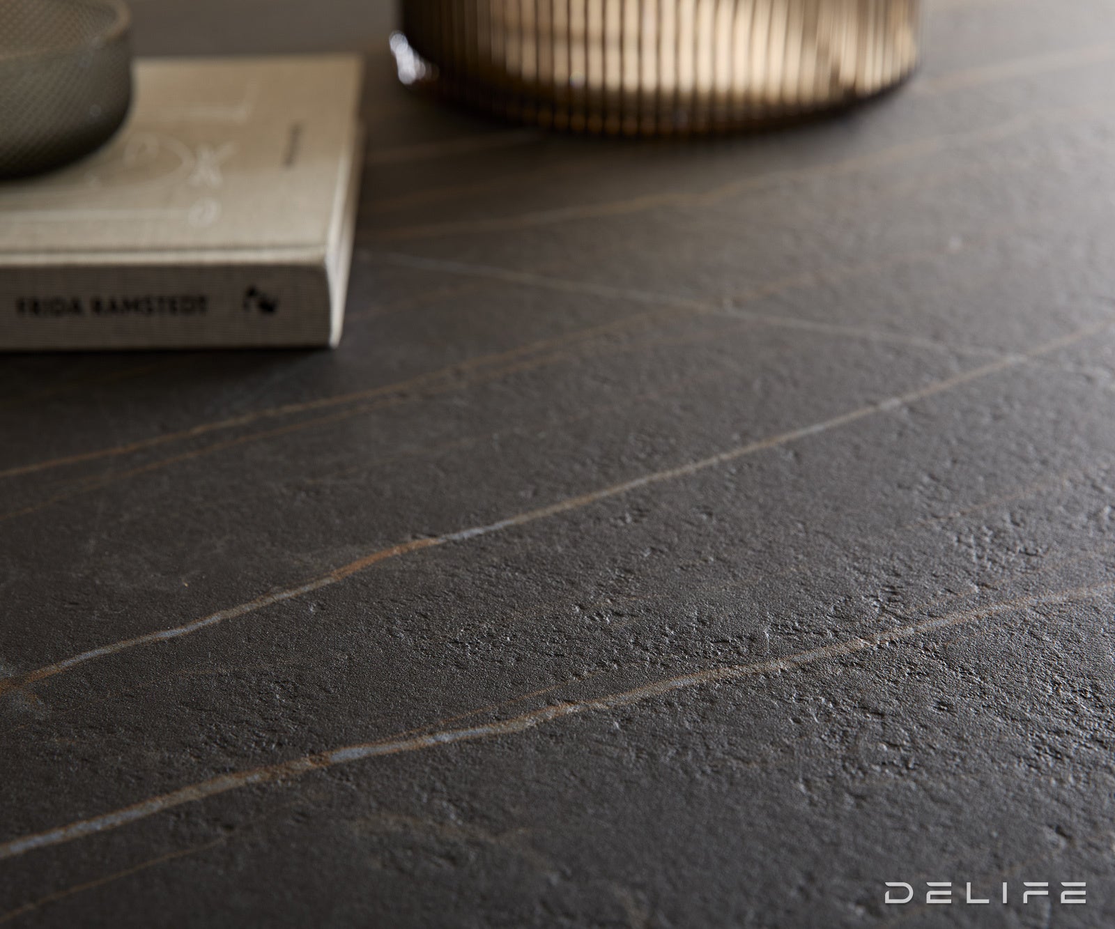 Klub stolić Haru 90x35cm, Materijal: Keramika Laminam Noir Desir