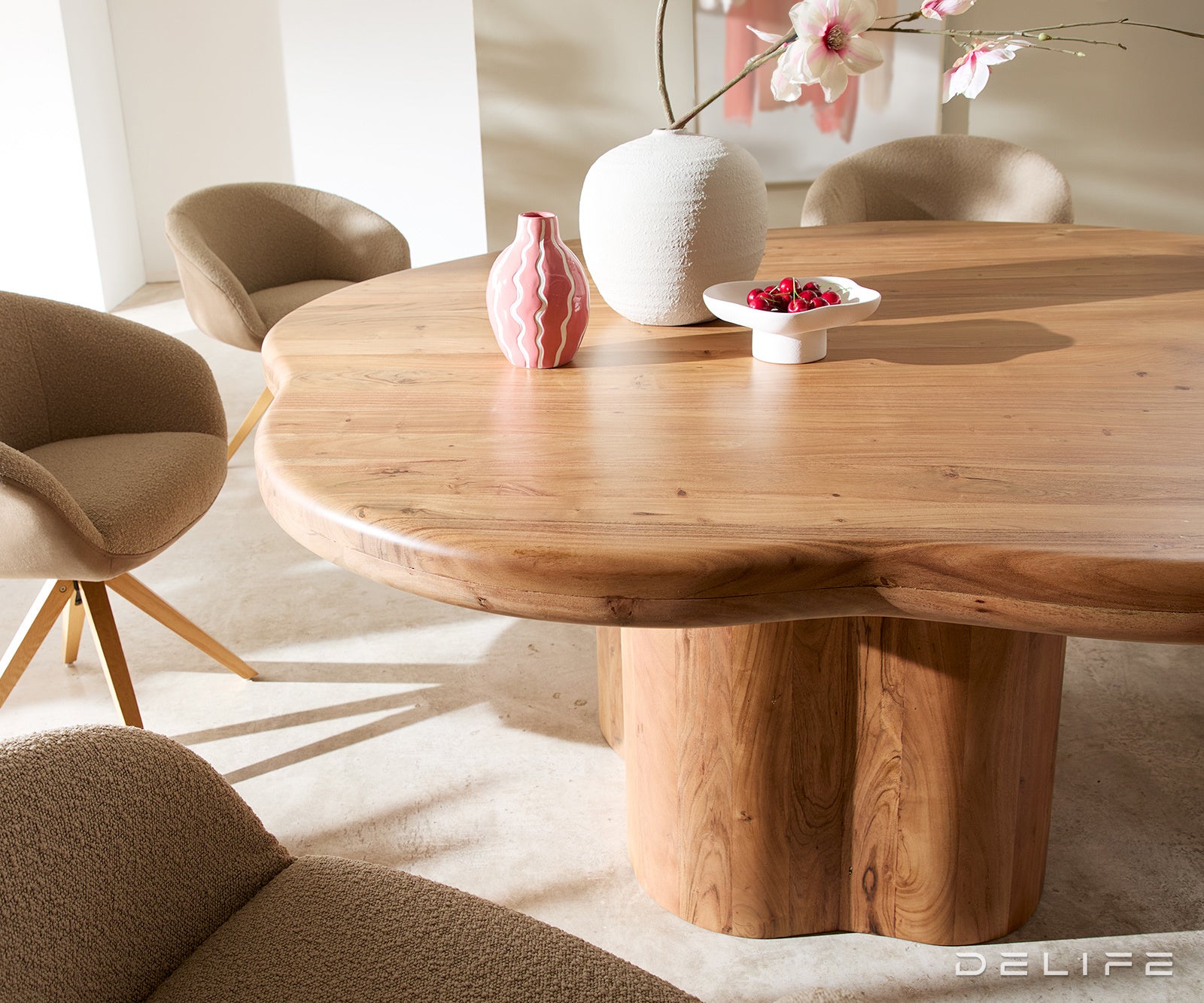 Blagovaonski stol Orbion 174x167cm, Materijal: Bagrem