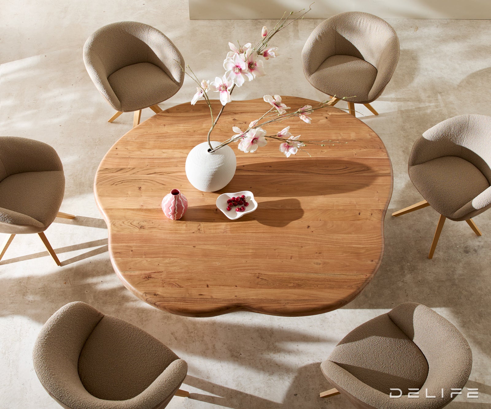 Blagovaonski stol Orbion 174x167cm, Materijal: Bagrem