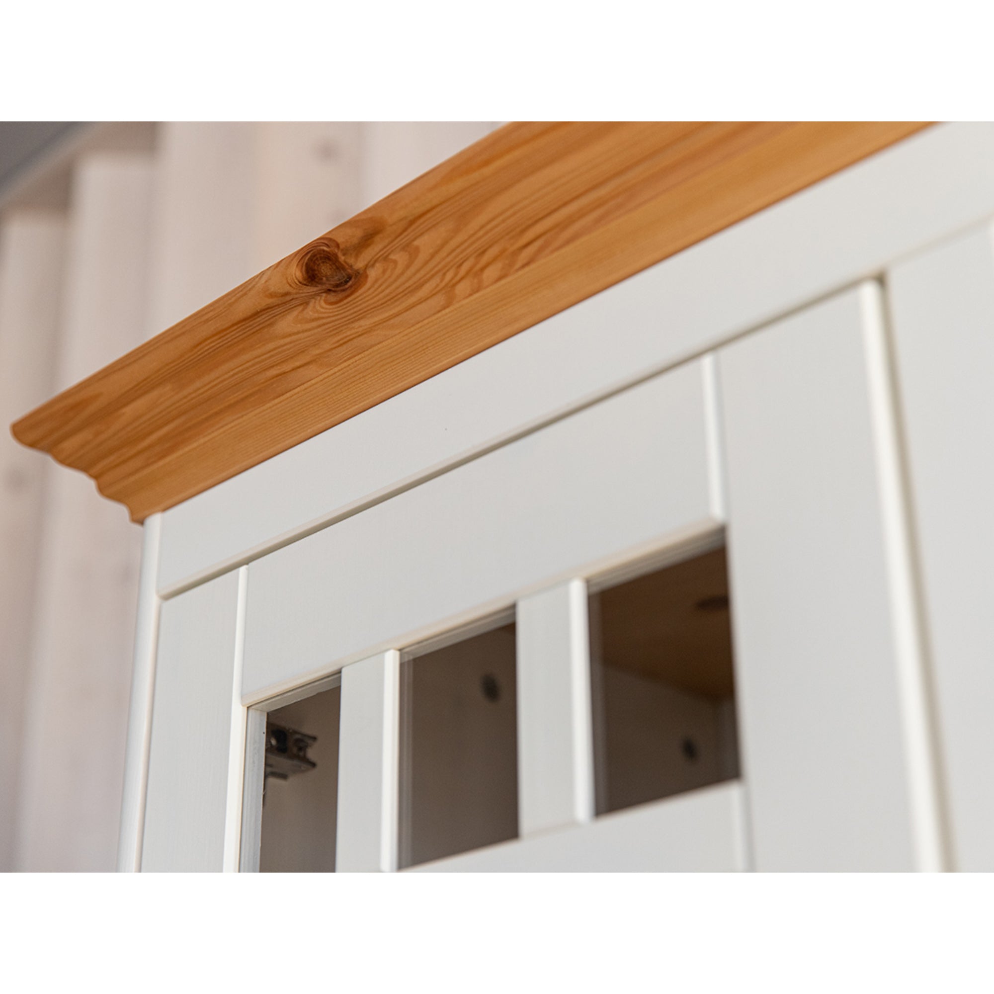 Vitrina Belluno 44x130 cm  Materijal: Masivna Borovina