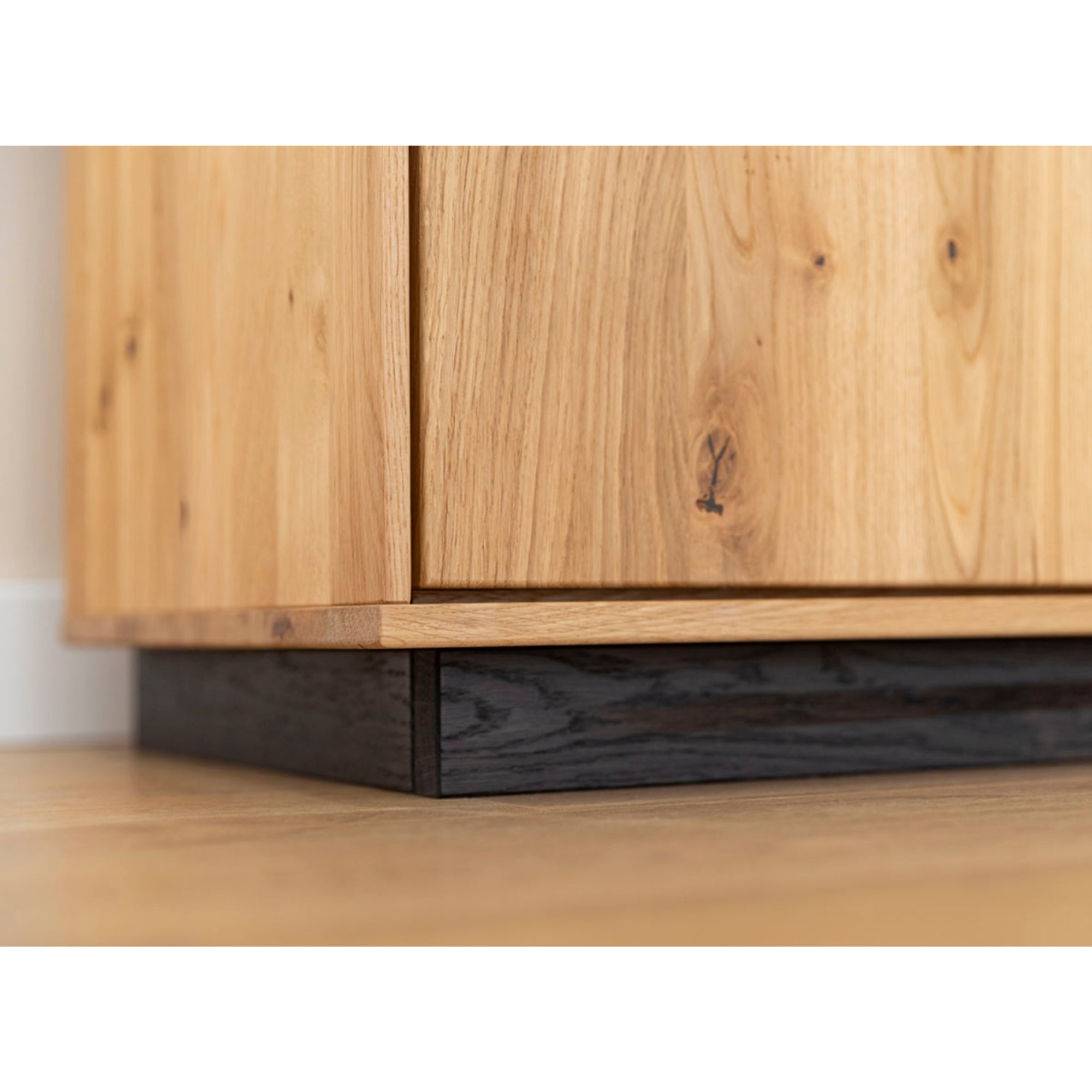 Viseća TV Komoda Tirano 200x39 cm, Materijal: Masivno Drvo Hrast