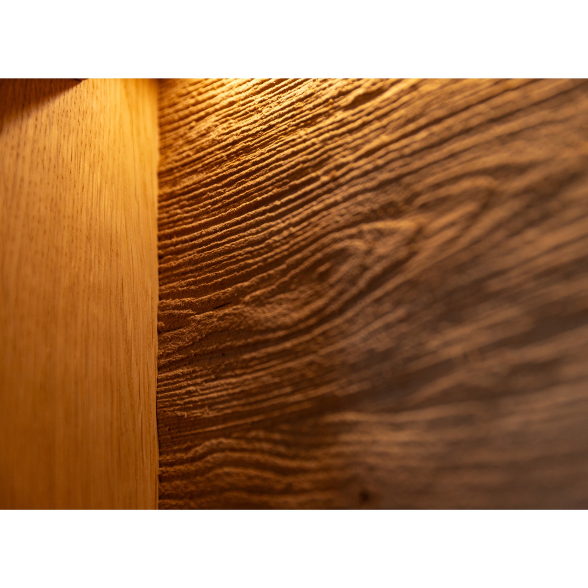 Vitrina Tirano 39x147 cm, Materijal: Masivno Drvo Hrast