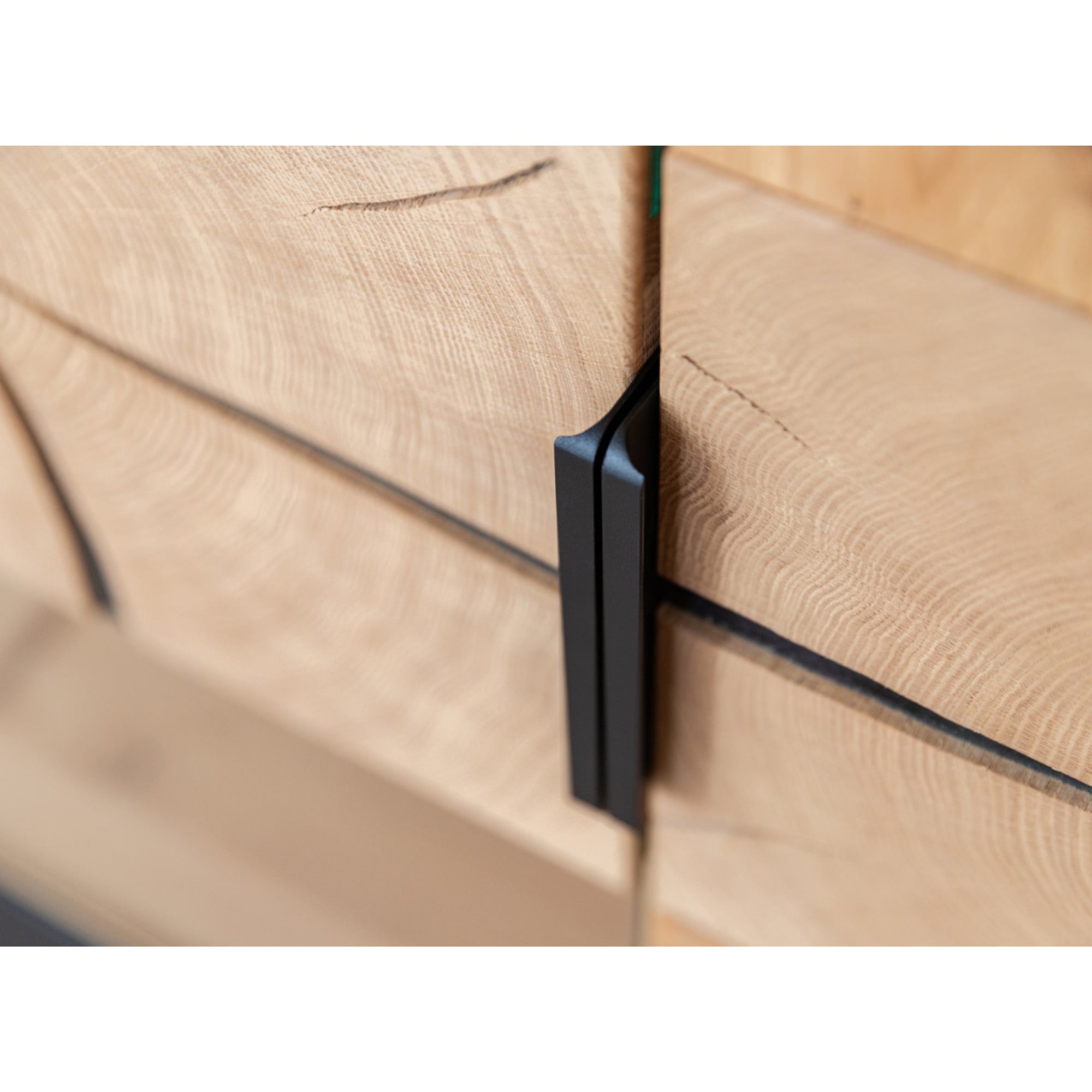 Vitrina Tirano 39x147 cm, Materijal: Masivno Drvo Hrast