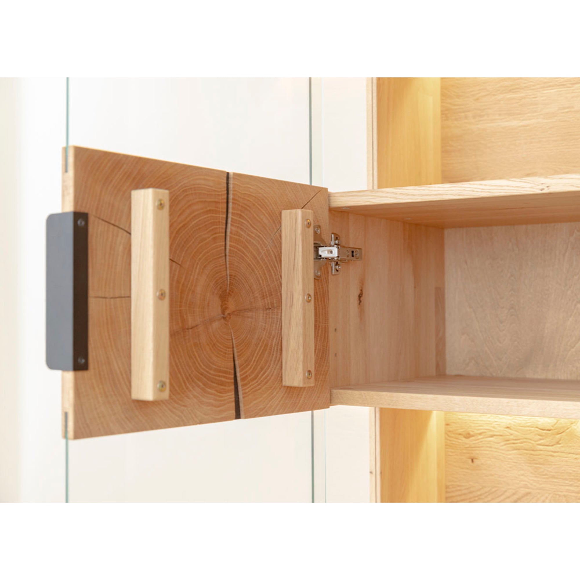 Vitrina Tirano 39x147 cm, Materijal: Masivno Drvo Hrast