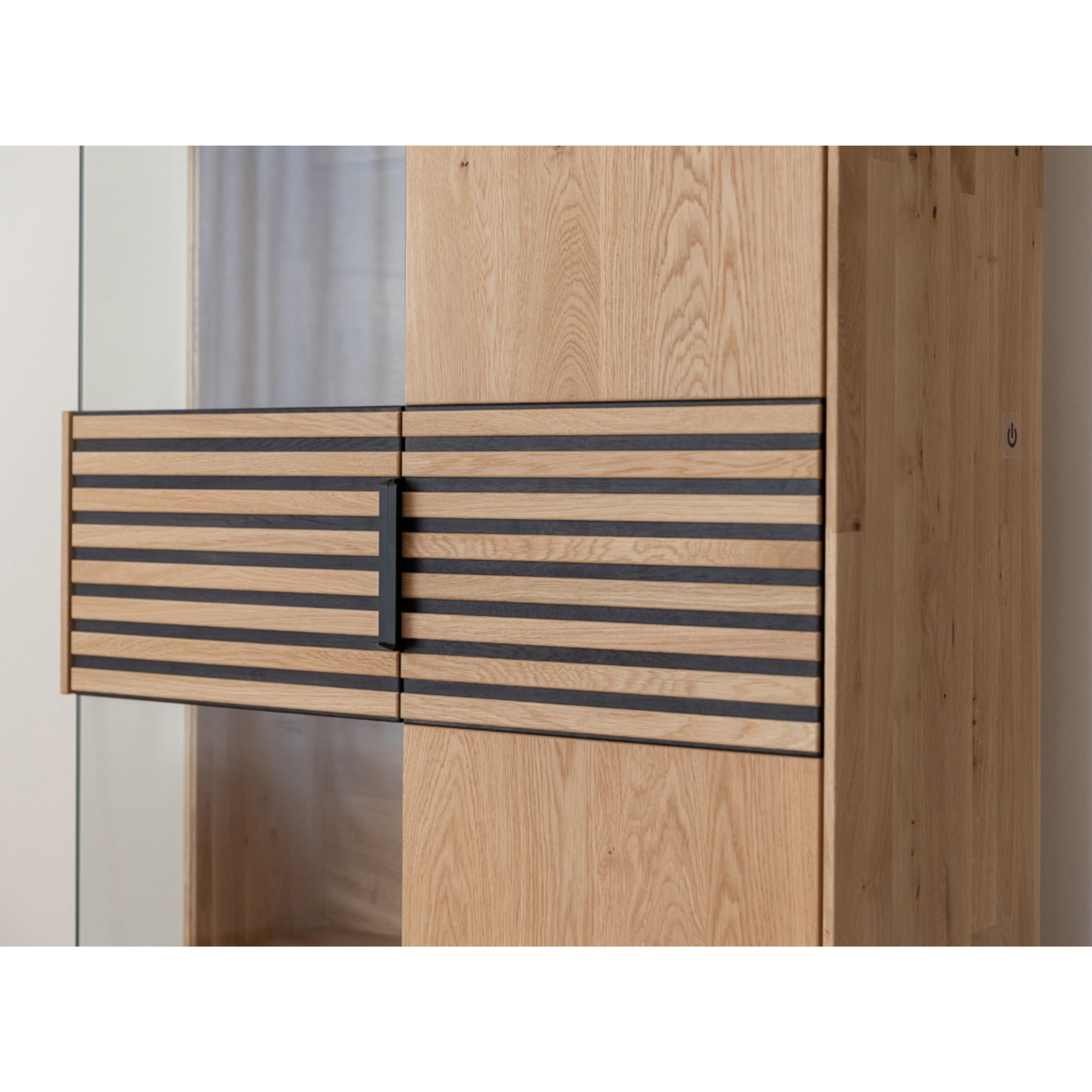 Vitrina Tirano 39x147 cm, Materijal: Masivno Drvo Hrast