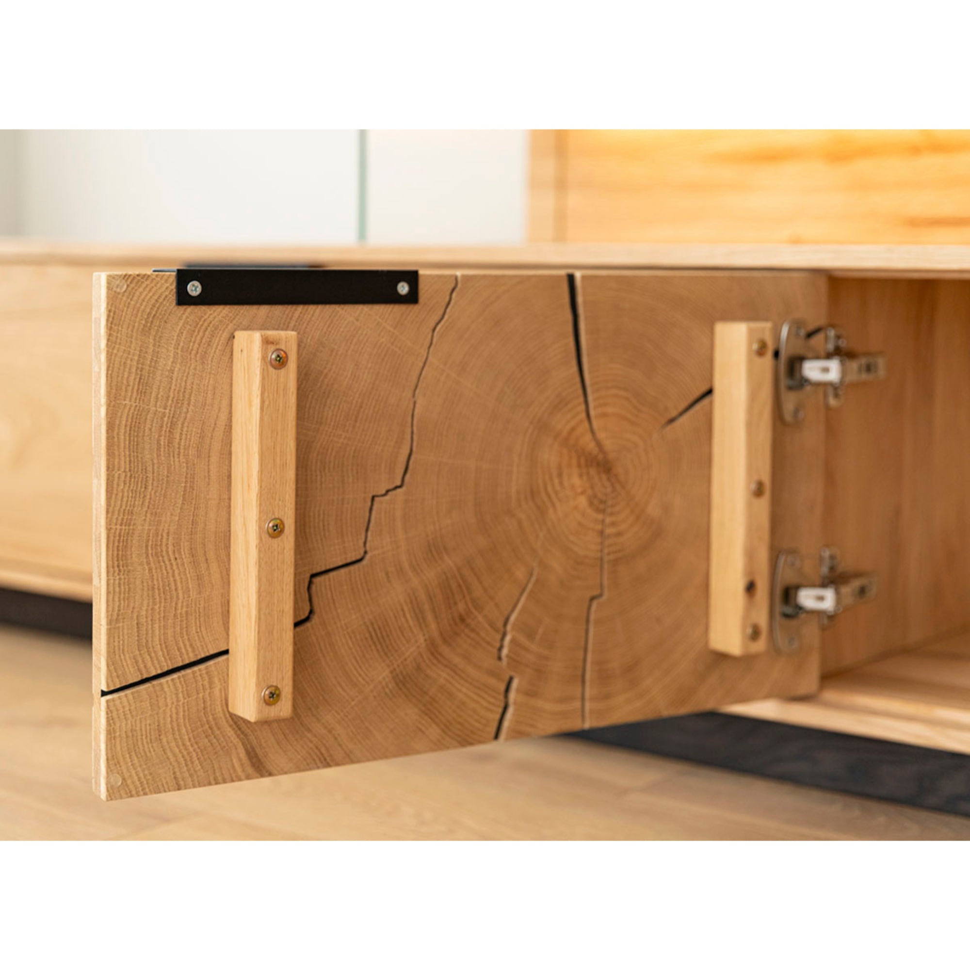 Viseća TV Komoda Tirano 200x39 cm, Materijal: Masivno Drvo Hrast