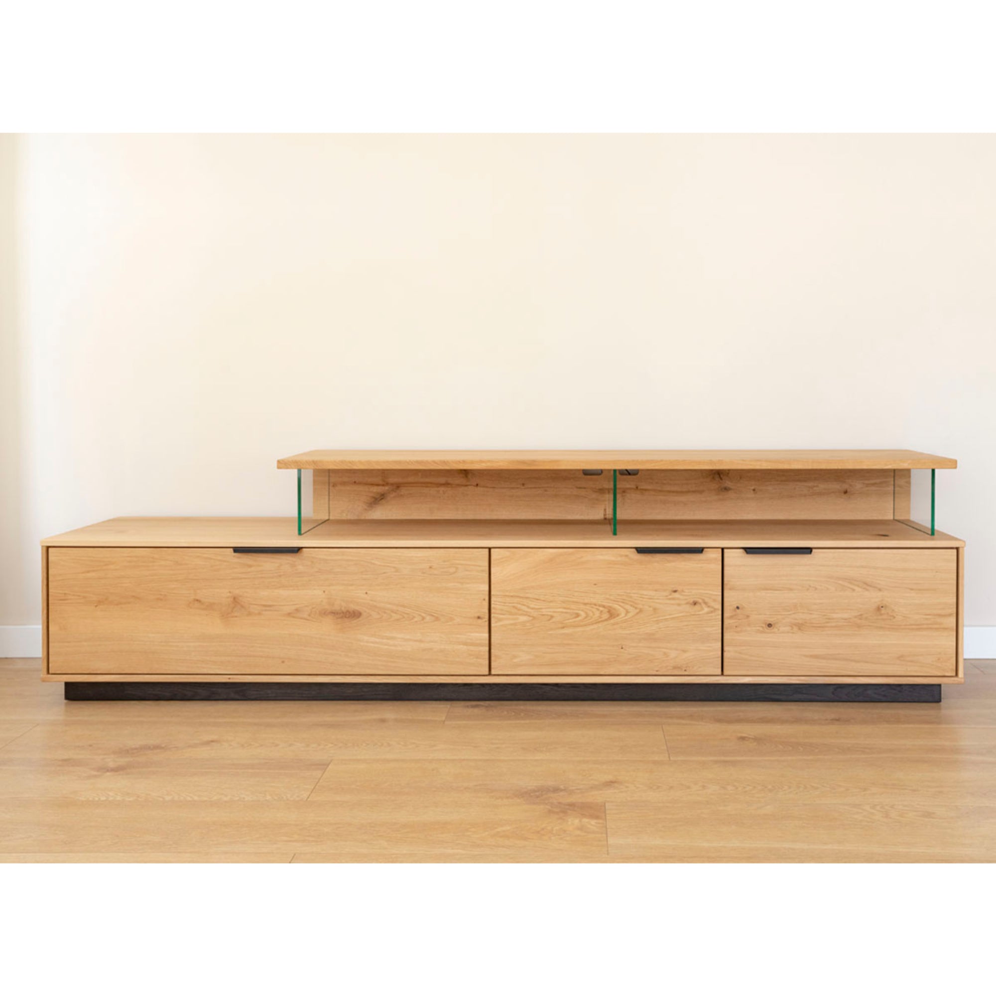 Viseća TV Komoda Tirano 200x39 cm, Materijal: Masivno Drvo Hrast