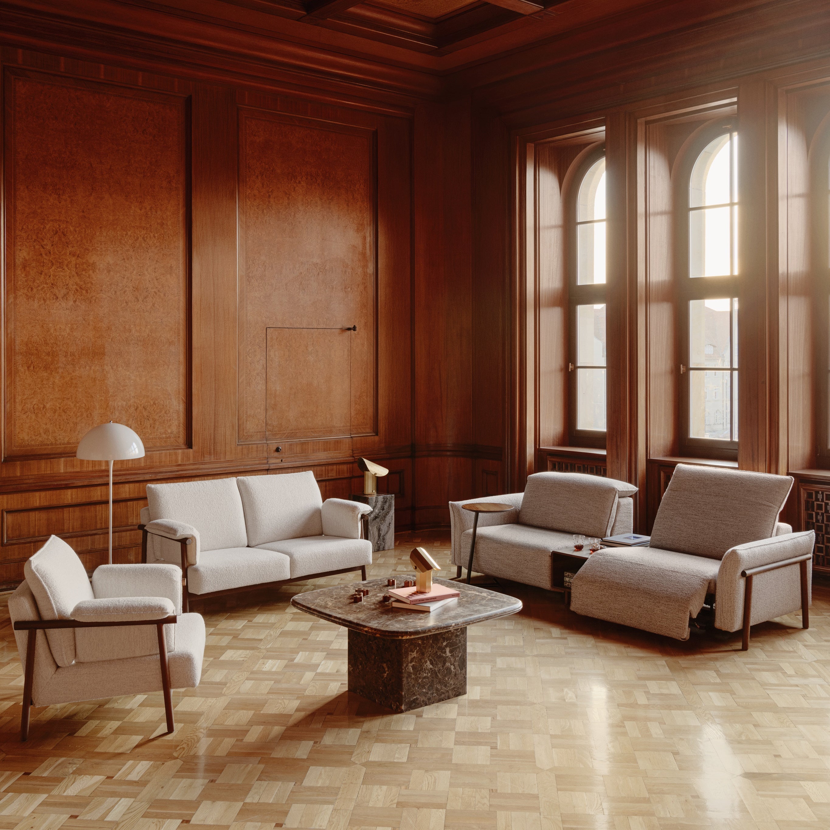 Fotelja Torii, Materijal: Mogućnost izbora