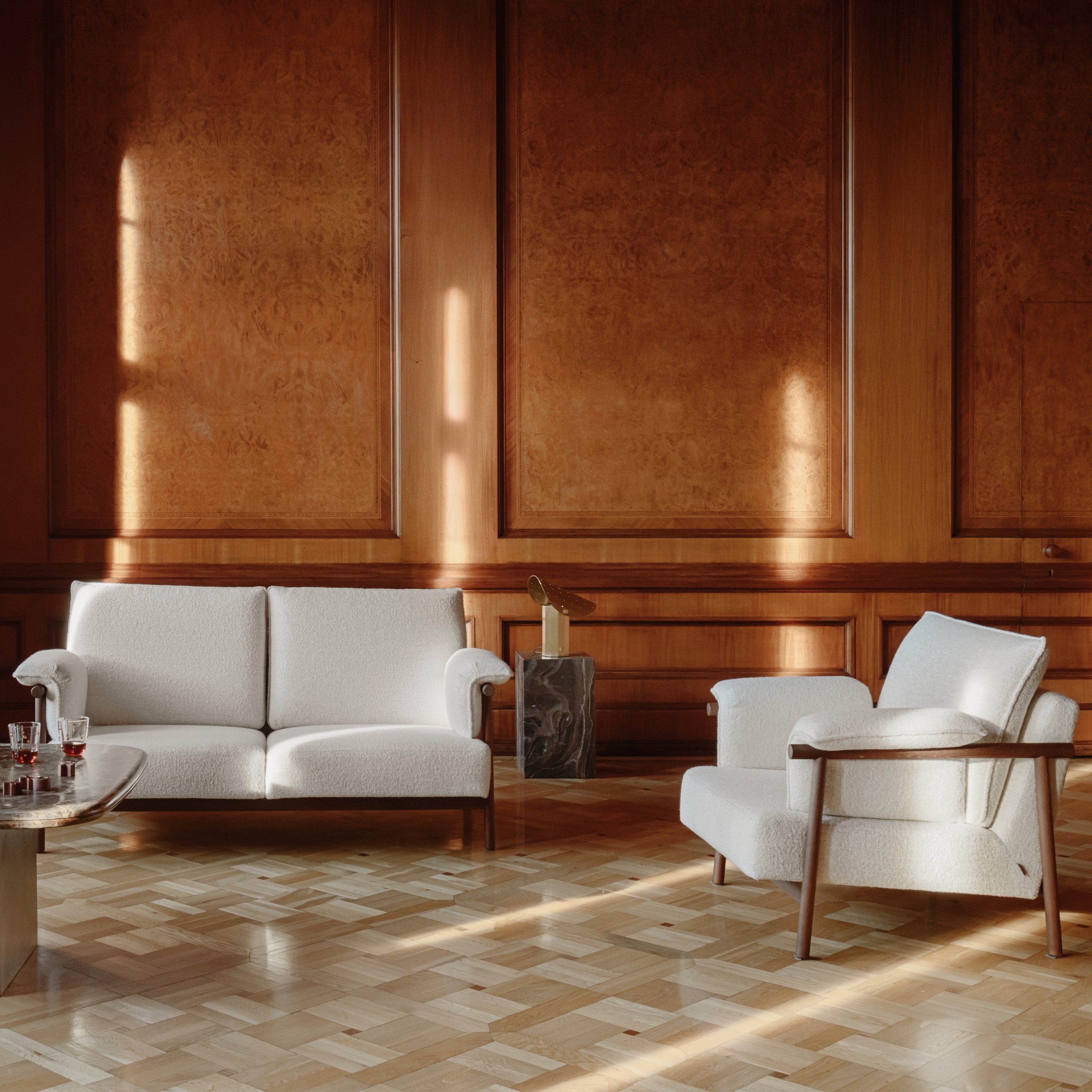 Fotelja Torii, Materijal: Mogućnost izbora