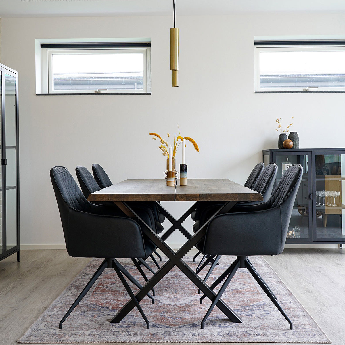 Blagovaonska stolica Harbo, Materijal: PU